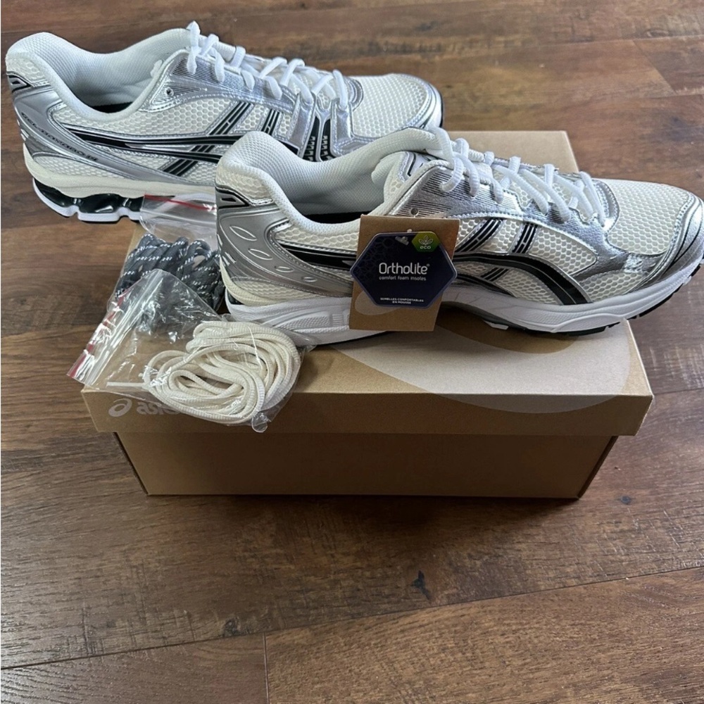 ASICS Men's Silver and Black Athletic Shoes